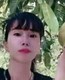 晓霜微笑的在夏威夷